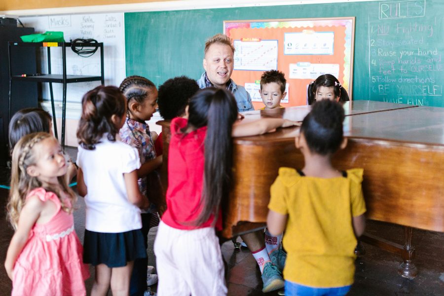 niños cantando escuela de musica elda